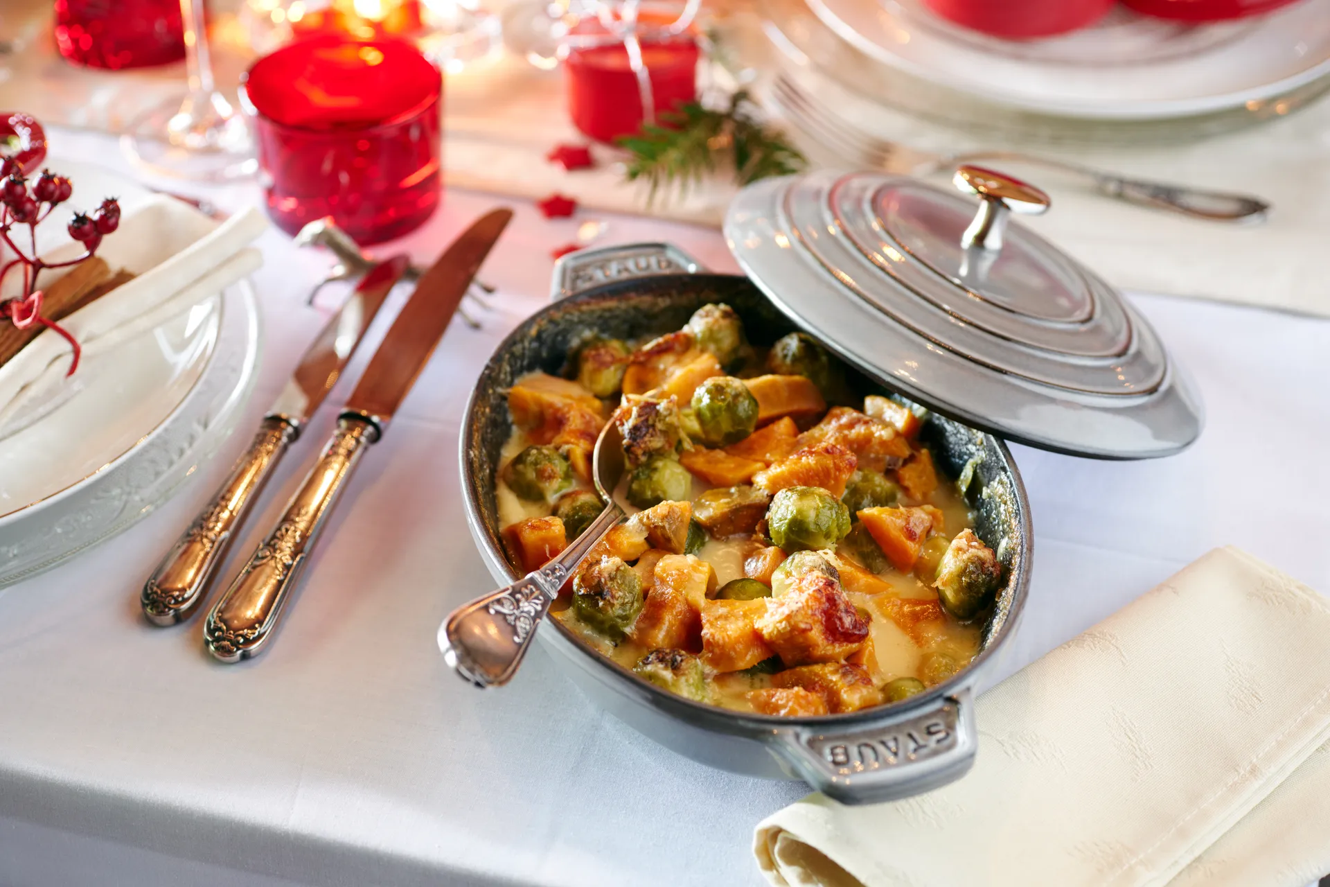 Plat à gratin Staub fonte avec couvercle ovale 23 cm, Gris graphite STAUB