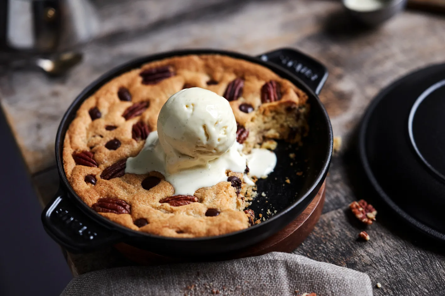 Plat à gratin Staub fonte avec couvercle rond Ø20 cm, Noir STAUB