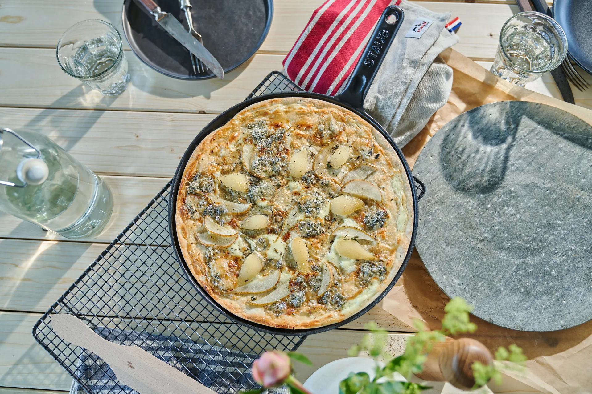 Poêle à crêpes avec poignée en fonte Staub Ø30 cm, Noir STAUB