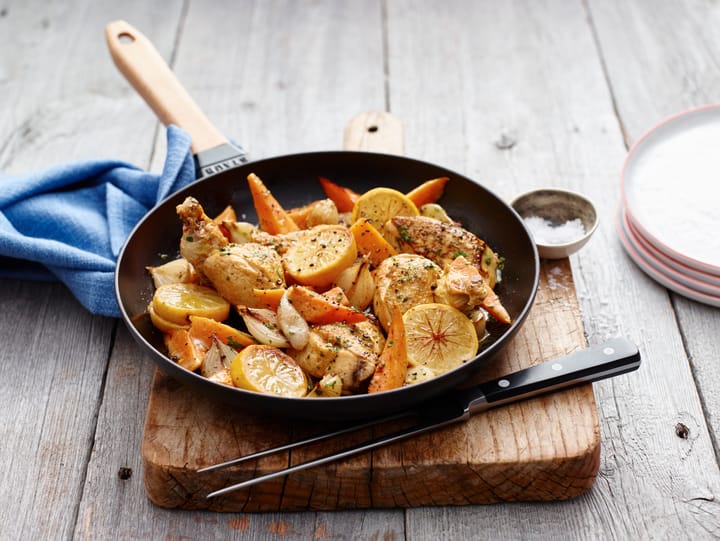Poêle à frire Staub fonte noire avec manche en bois clair, Ø20 cm STAUB