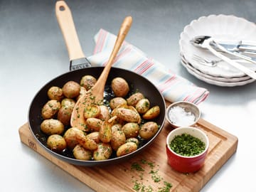 Poêle à frire Staub fonte noire avec manche en bois clair - Ø26 cm - STAUB
