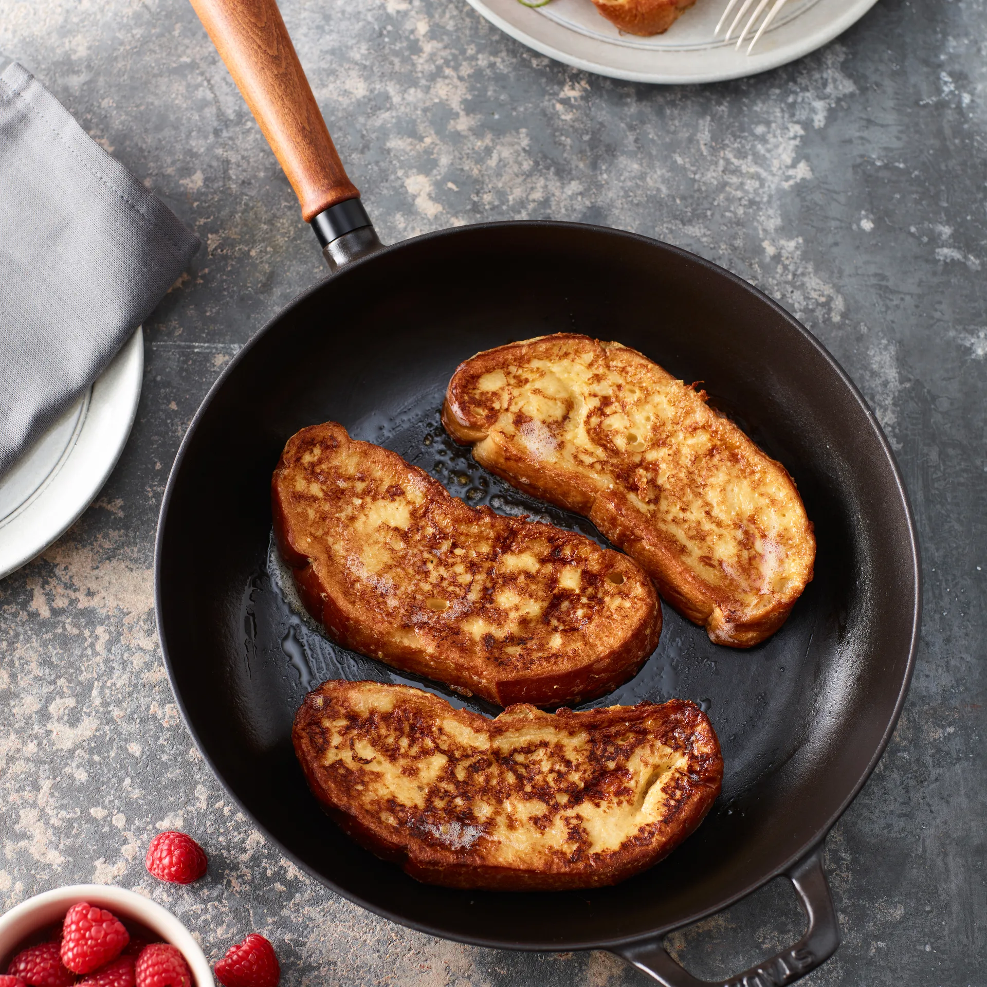 Poêle avec poignée en bois Vintage Ø24 cm, Noir STAUB