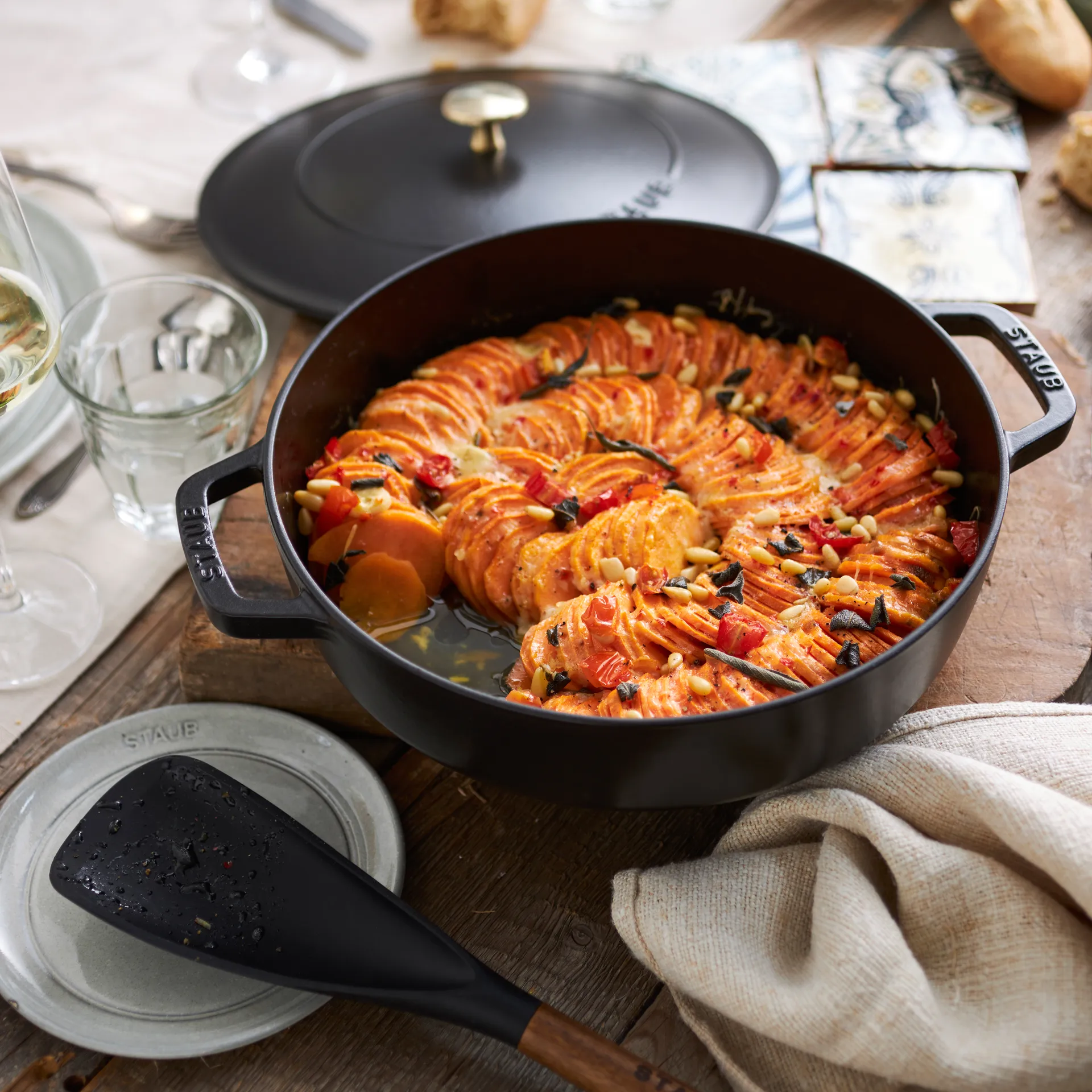 Sauteuse Chistera Ø28 cm 3,7 L, Noir STAUB