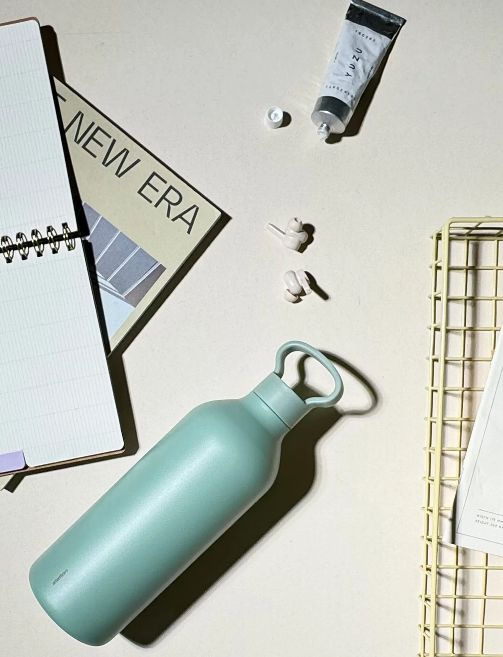 Bouteille isotherme Tabi 1 L, Dusty green Stelton