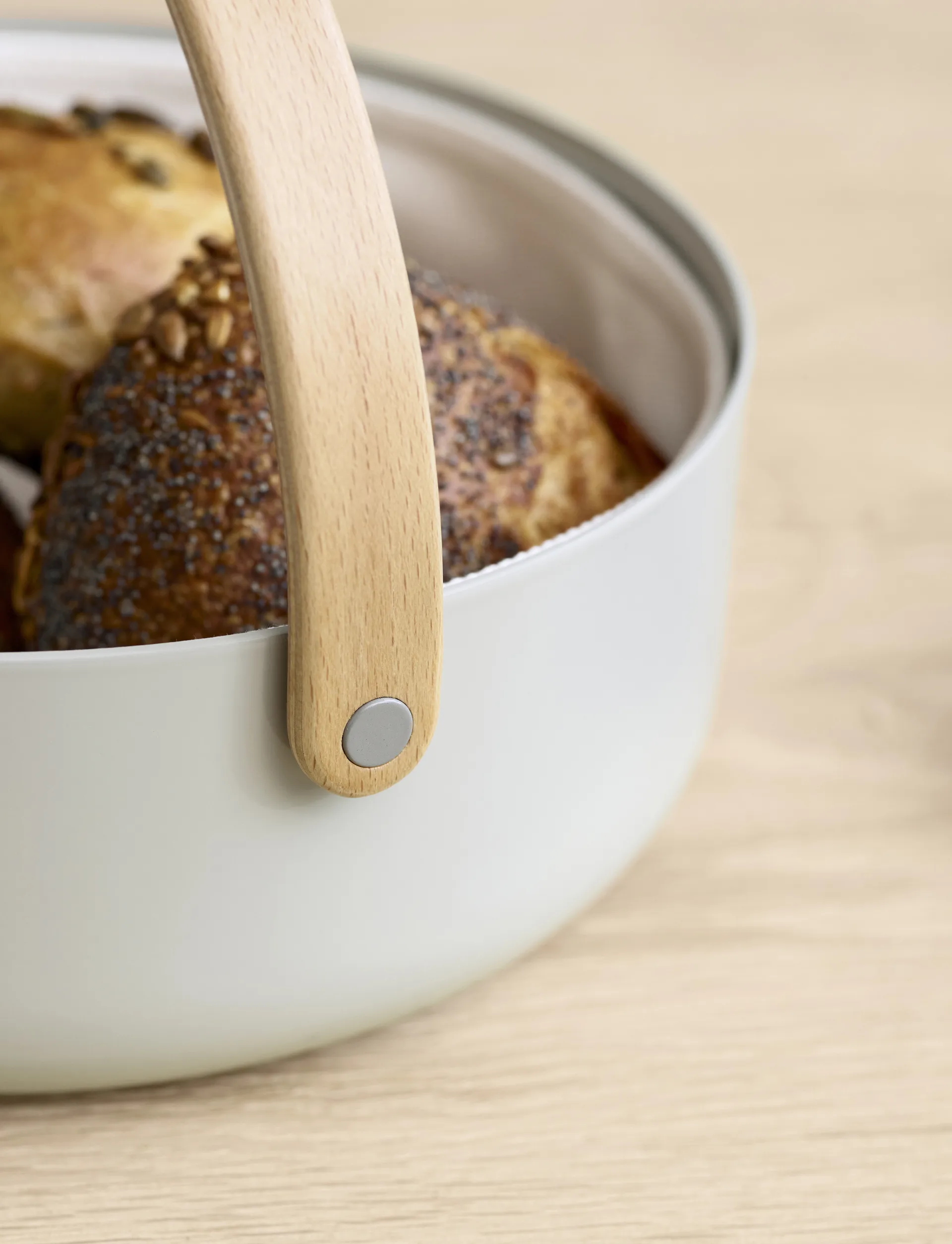 Corbeille à pain Emma avec poignée Ø23 cm, Gris-Hêtre Stelton