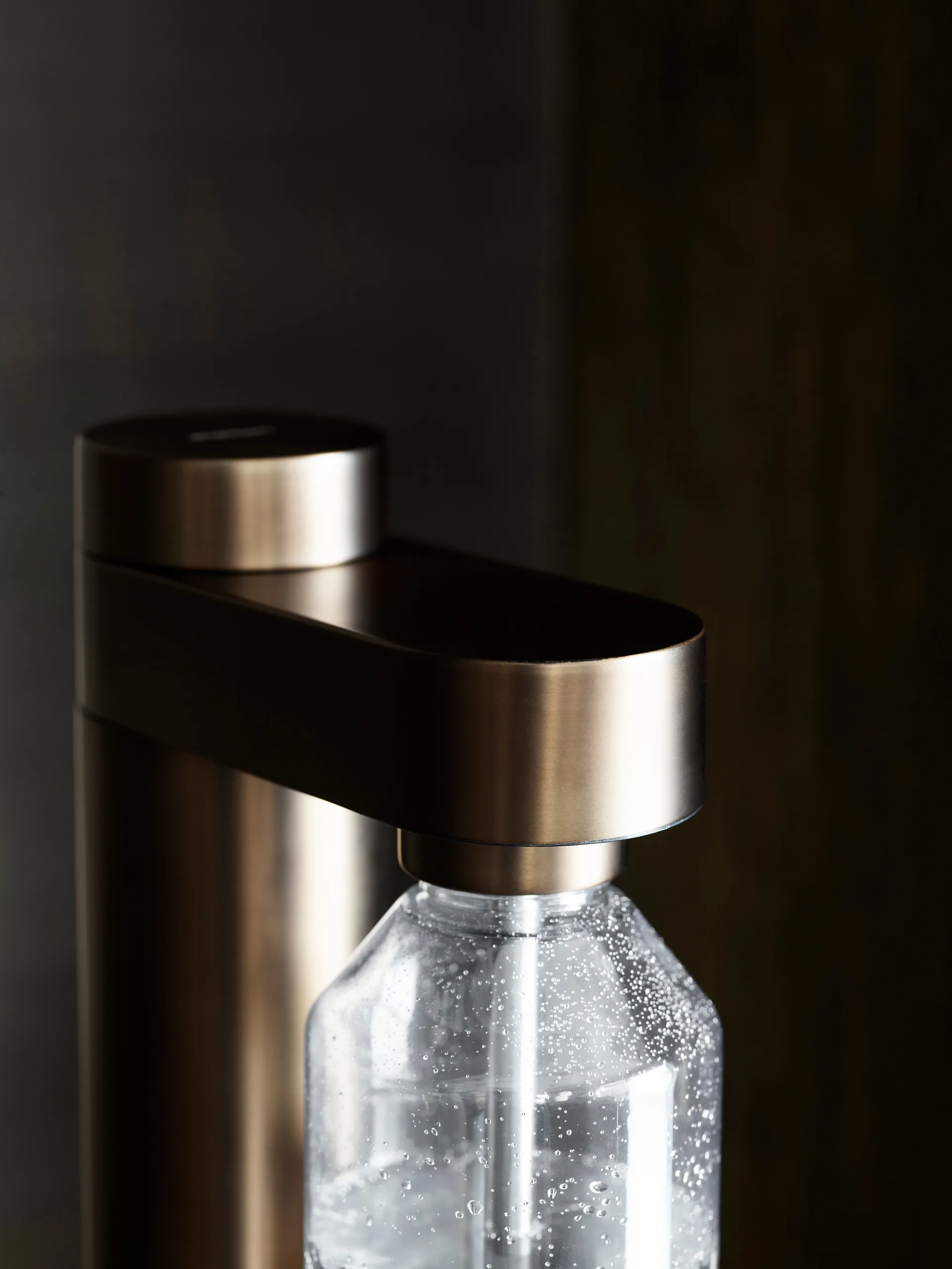 Machine à eau gazeuse Brus, Dark brown metallic Stelton
