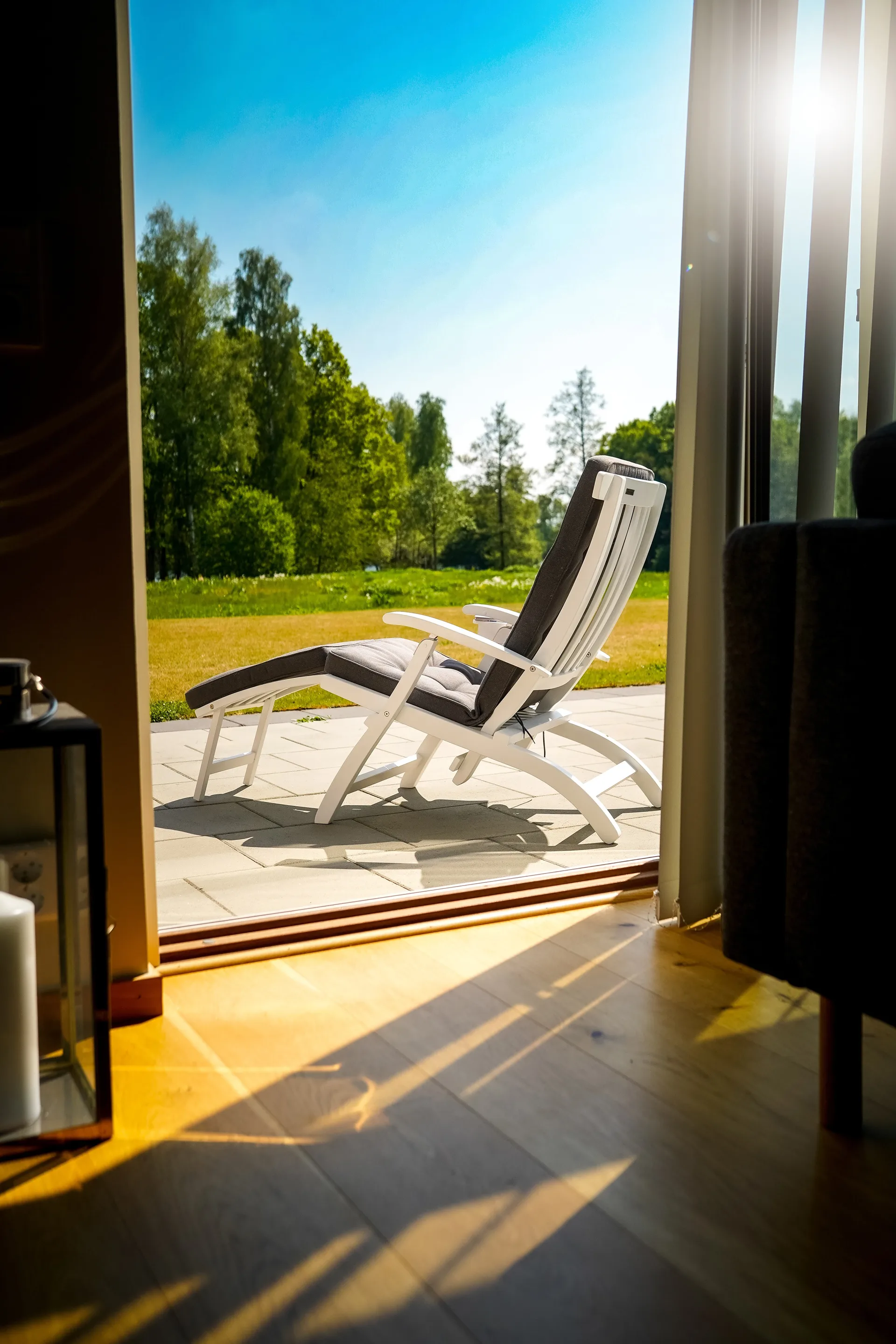 Chaise longue Lobby, Plateau et protection contre la pluie inclus Stockamöllan