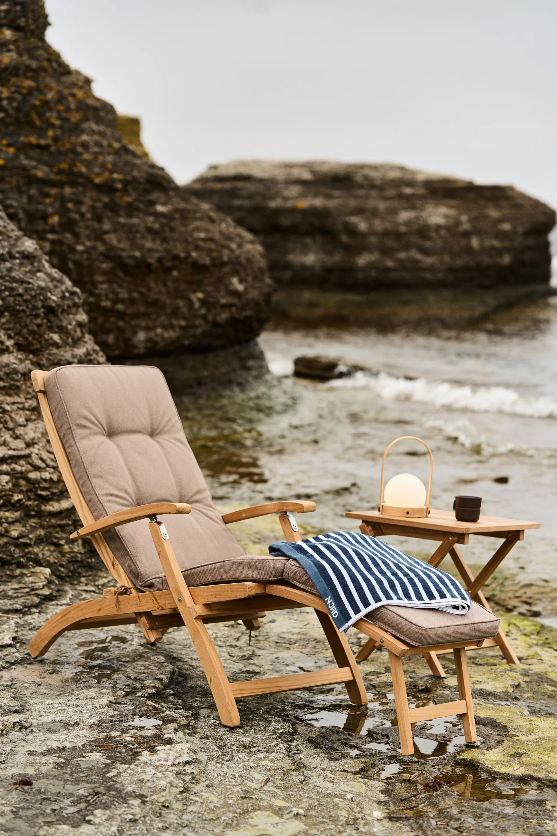 Chaise longue Lobby, Plateau et protection contre la pluie inclus Stockamöllan