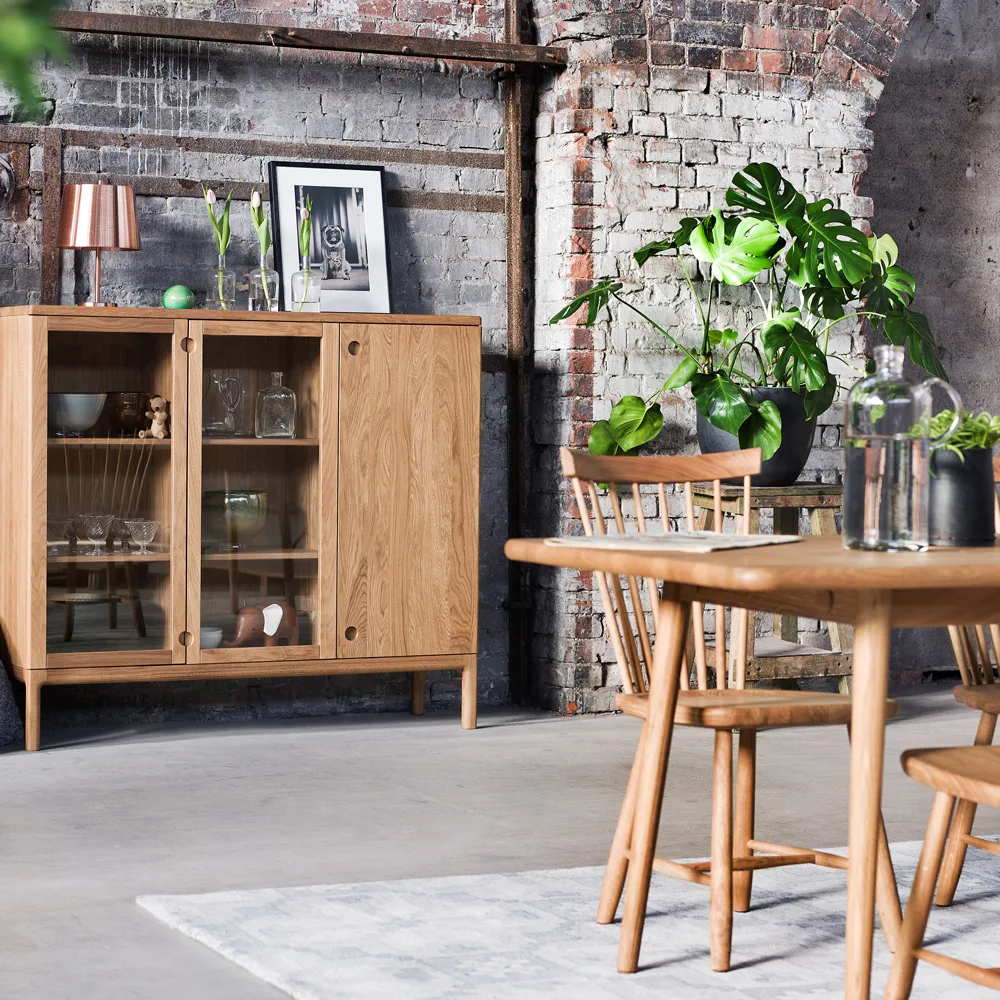 Buffet Prio haut, chêne huilé naturel, porte en verre Stolab