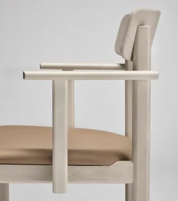 Chaise à accoudoirs Pal - Bouleau clair verni mat - Elmosoft 22030 - Stolab