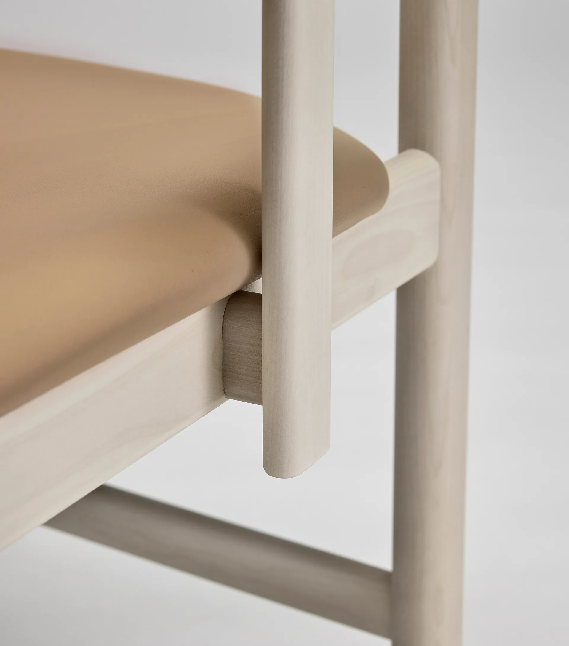 Chaise à accoudoirs Pal, Bouleau clair verni mat - Elmosoft 22030 Stolab