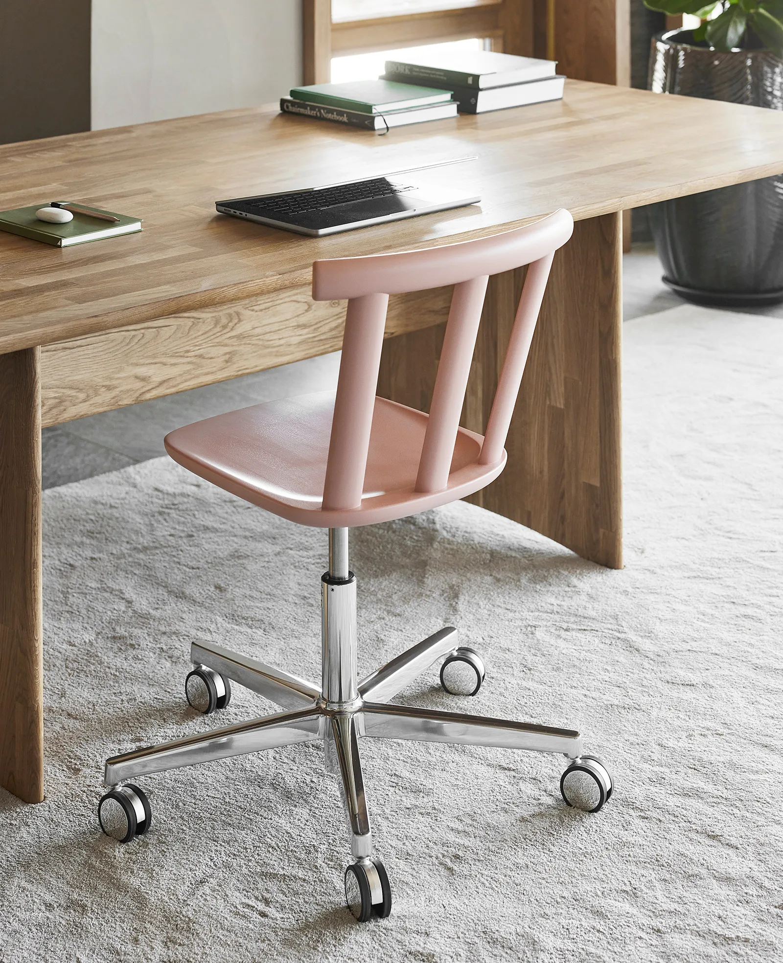 Chaise Alt sur pied pivotant avec assise rembourrée en bouleau, Vidar 4, 633 pink-mauve 27 Stolab