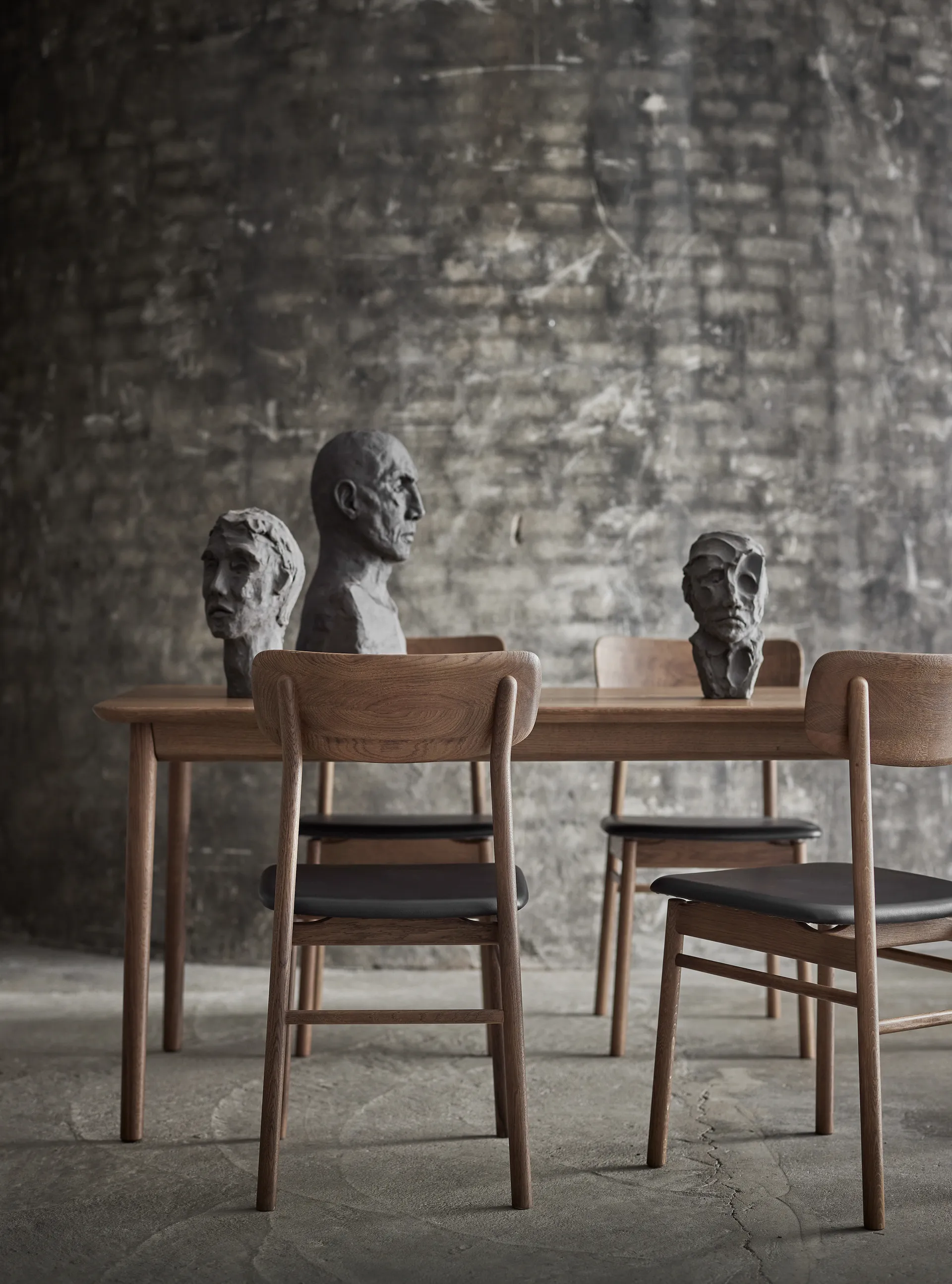 Chaise Prima Vista chêne, Smoked oak-black leather Stolab