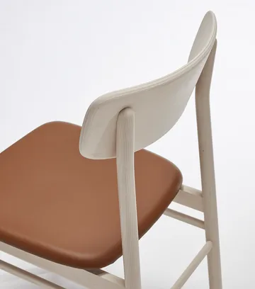 Chaise Prima Vista en bouleau huilé blanc - Cuir Elmosoft 43807 cognac - Stolab