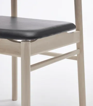Chaise Prima Vista en bouleau huilé blanc - Cuir Elmosoft 99001 noir - Stolab