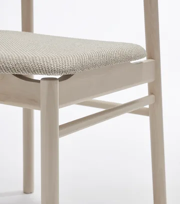 Chaise Prima Vista en bouleau huilé blanc - Tissu Atto Driftwood V3576/01 gris - Stolab