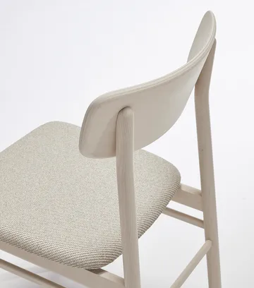 Chaise Prima Vista en bouleau huilé blanc - Tissu Atto Driftwood V3576/01 gris - Stolab