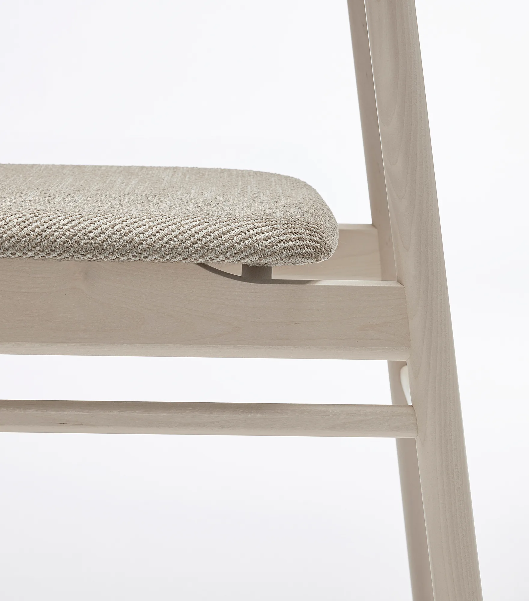 Chaise Prima Vista en bouleau huilé blanc, Tissu Atto Driftwood V3576/01 gris Stolab