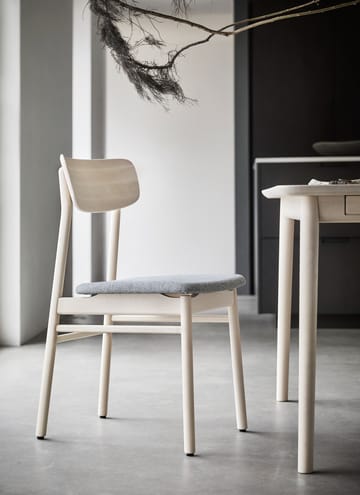 Chaise Prima Vista en bouleau huilé blanc - Tissu hallingdal 65-130 gris - Stolab