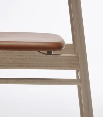 Chaise Prima Vista en chêne blanc huilé - Cuir Elmosoft 43807 cognac - Stolab