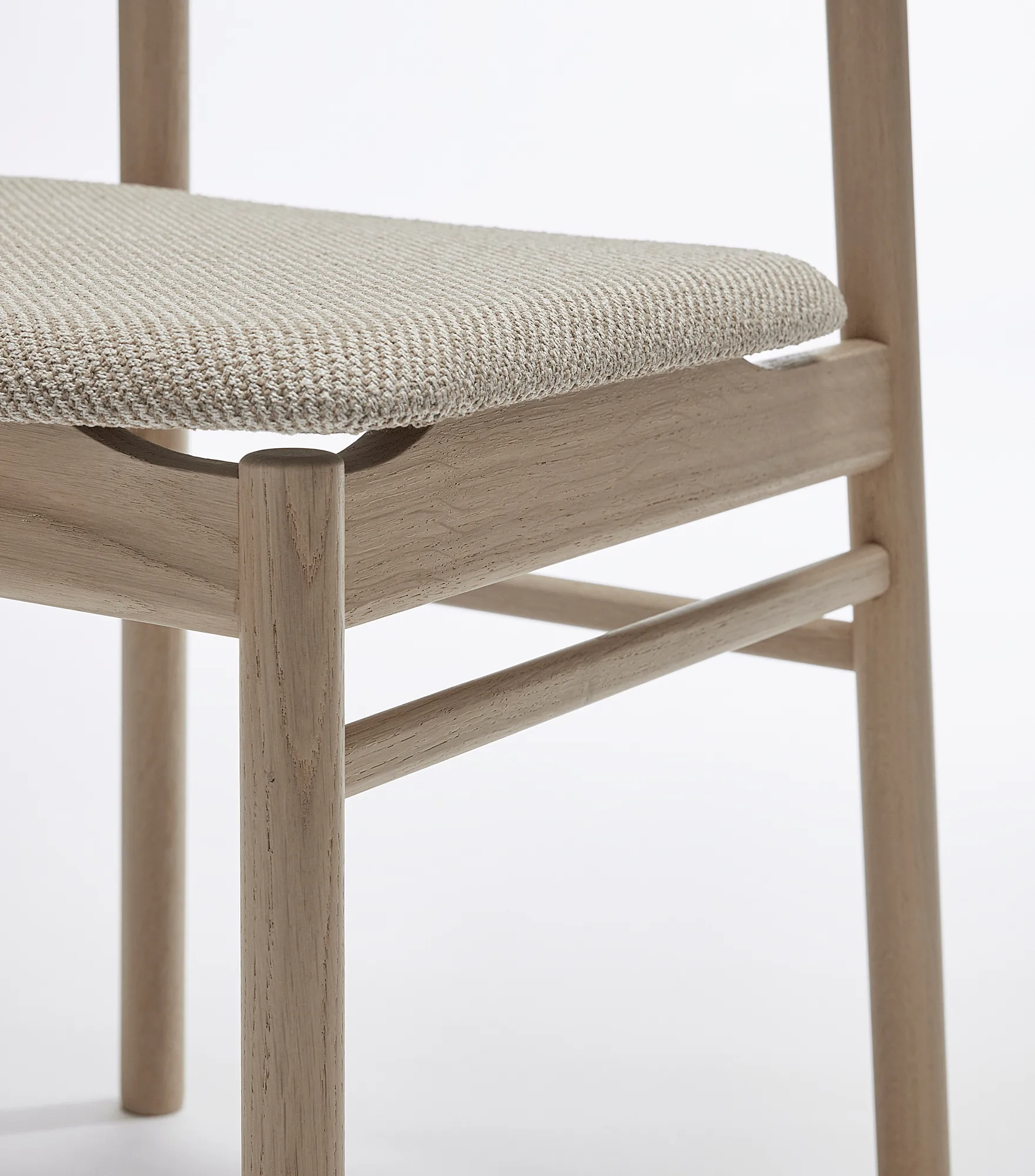 Chaise Prima Vista en chêne blanc huilé, Tissu Atto Driftwood V3576/01 gris Stolab