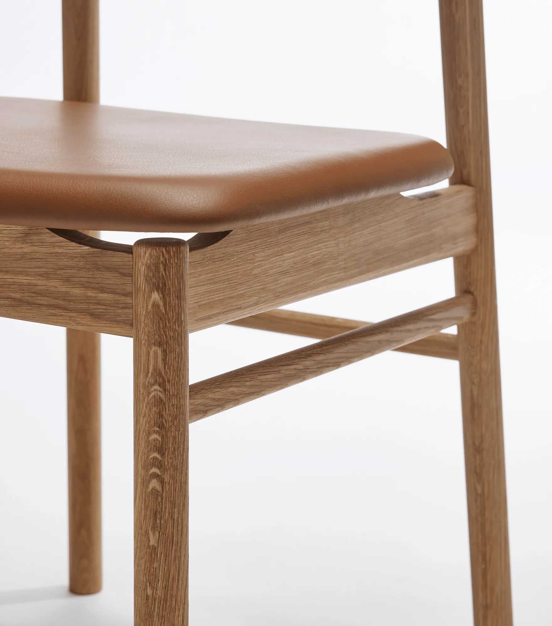 Chaise Prima Vista en chêne huilé, Cuir Elmosoft 43807 cognac Stolab
