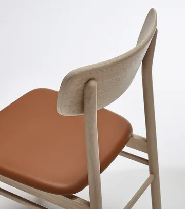 Chaise Prima Vista en chêne laqué mat clair - Cuir Elmosoft 43807 cognac - Stolab