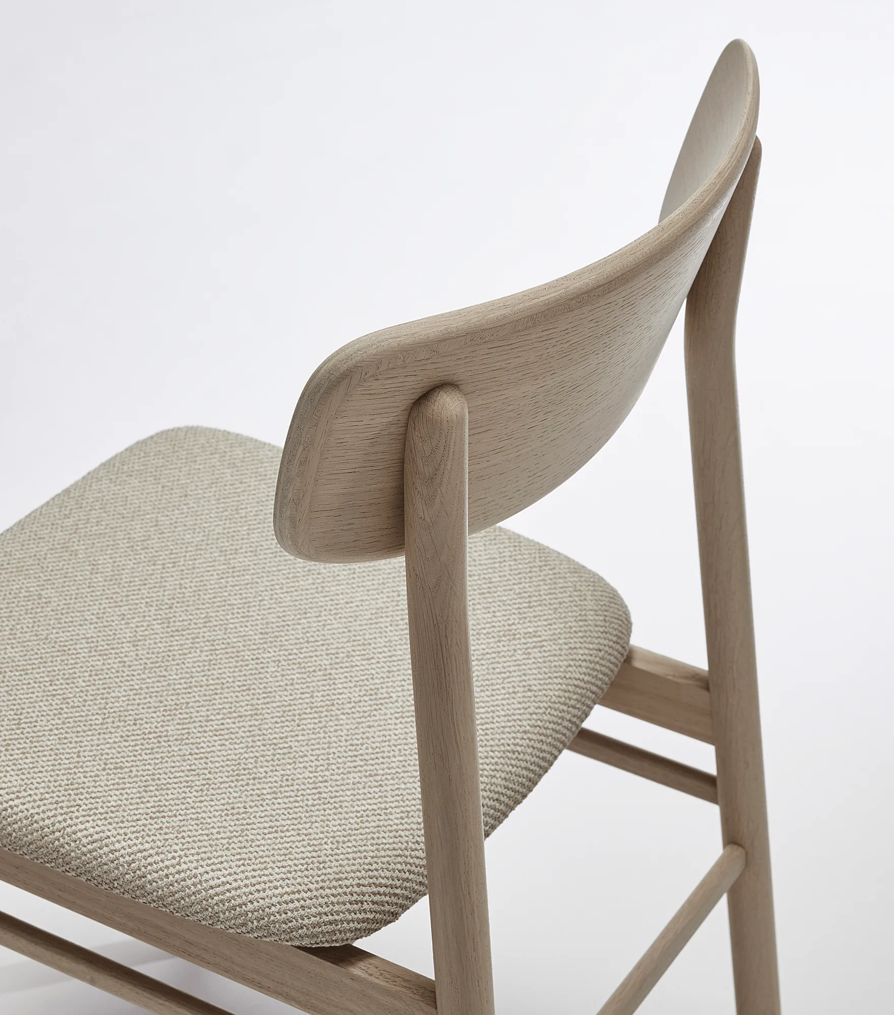 Chaise Prima Vista en chêne laqué mat clair, Tissu Atto Driftwood V3576/01 gris Stolab
