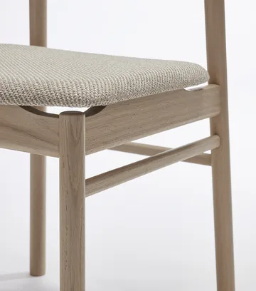 Chaise Prima Vista en chêne laqué mat clair - Tissu Atto Driftwood V3576/01 gris - Stolab