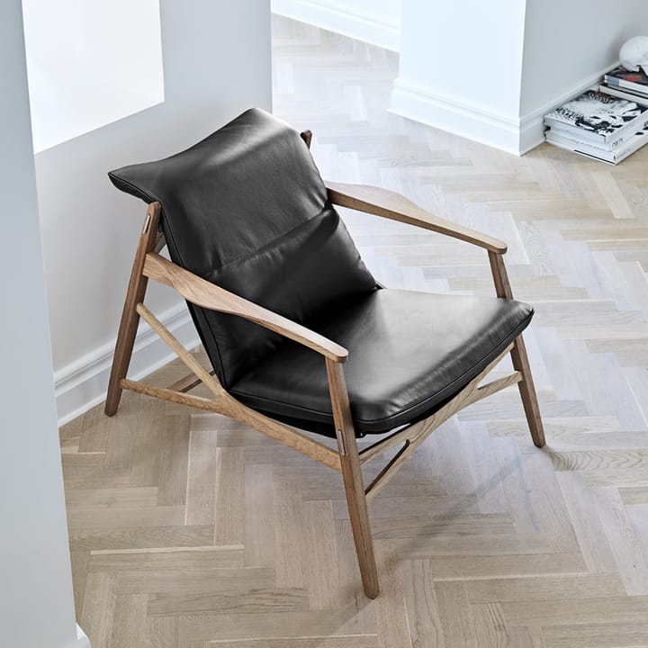 Fauteuil lounge Link - cuir tärnsjö marron foncé, chêne huilé naturel, toile noire - Stolab