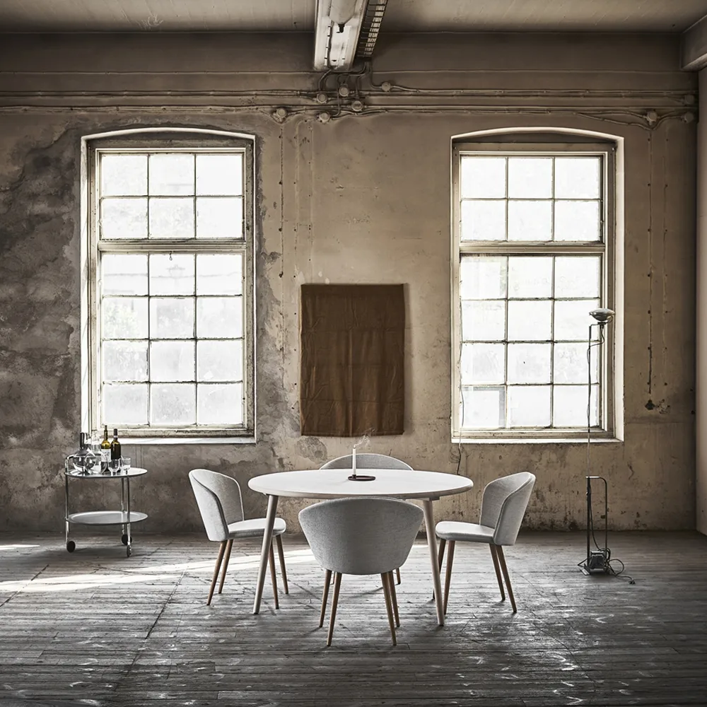 Table Miss Tailor Ø130 cm, Bouleau verni mat clair Stolab