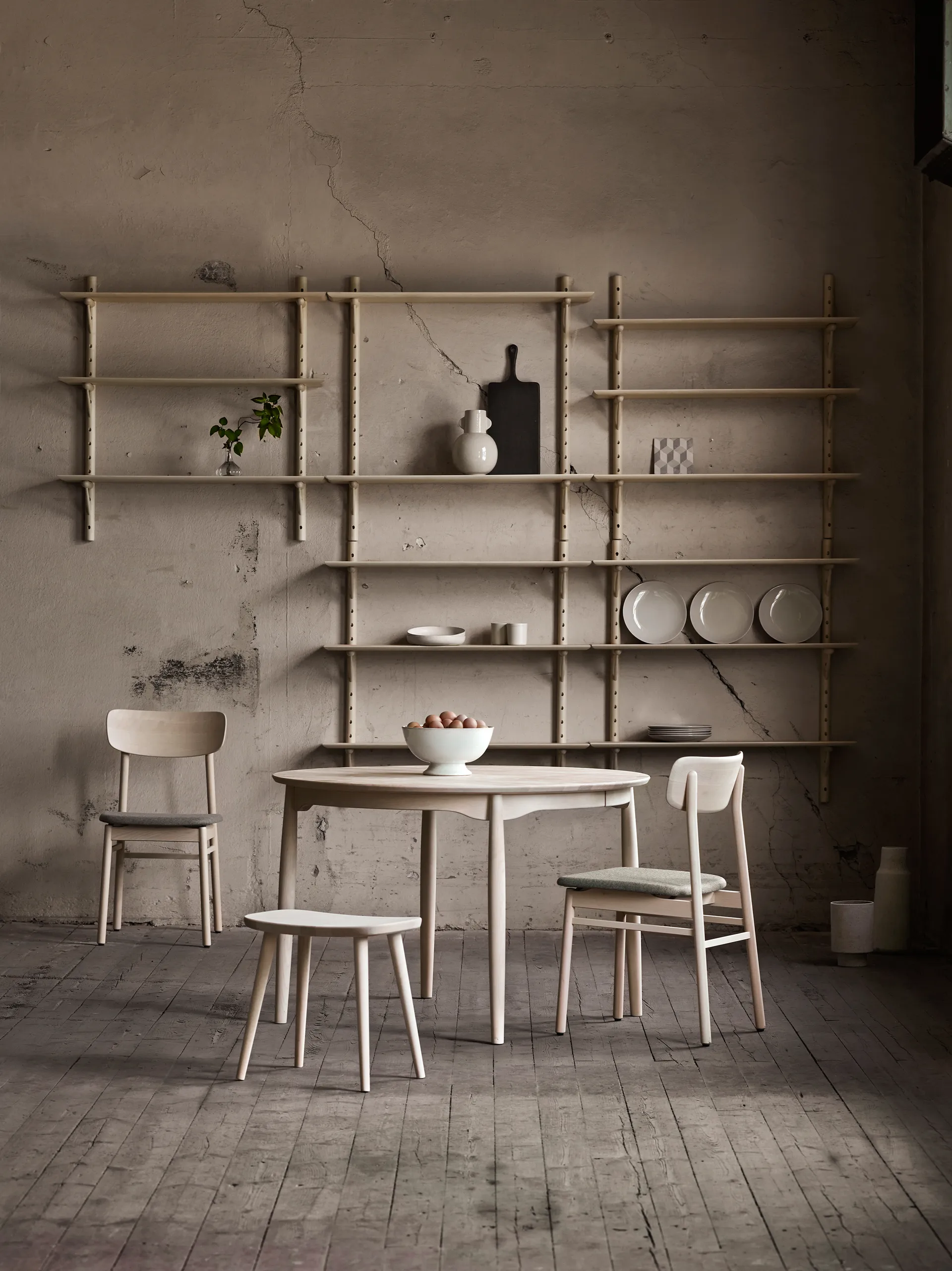 Tabouret Palle, Vernis mat clair Stolab