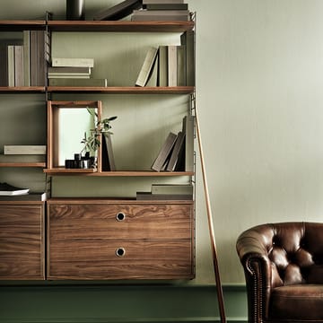 Armoire à schnaps String - noyer, porte intérieure en acier inoxydable, dos en verre miroir - String