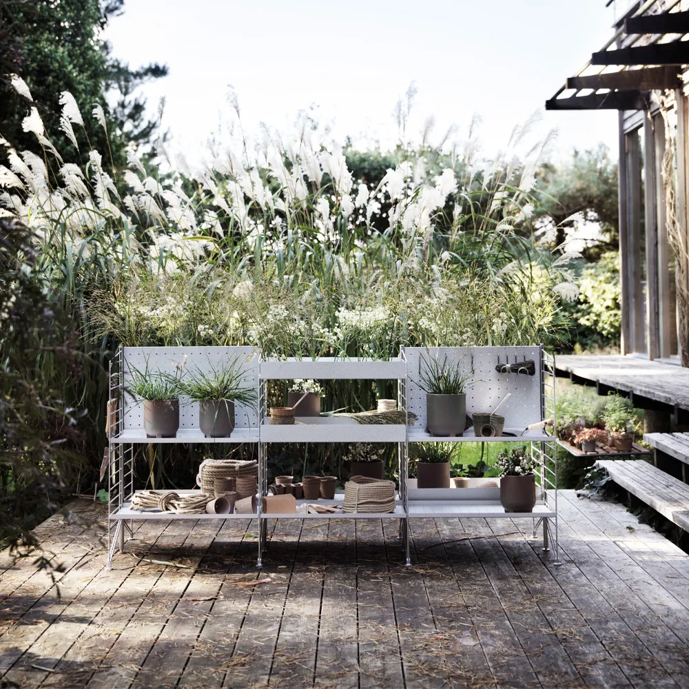 Panneau d'extérieur autoportant String, galvanisé String