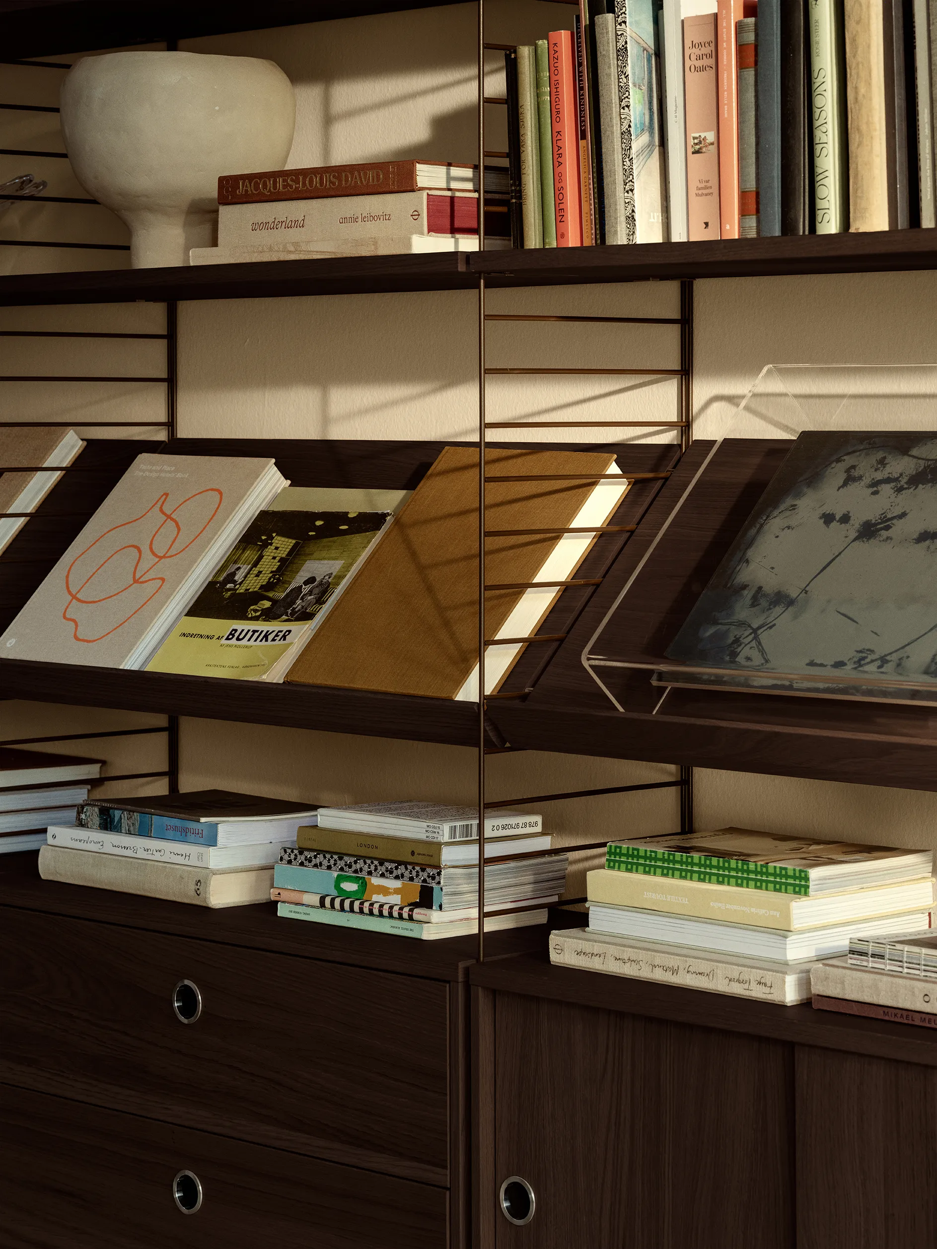 Vitrine String, Chêne foncé, 58x30 cm String