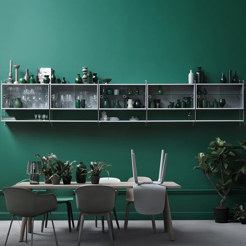 Vitrine String, Frêne lasuré noir, 78x30 cm String