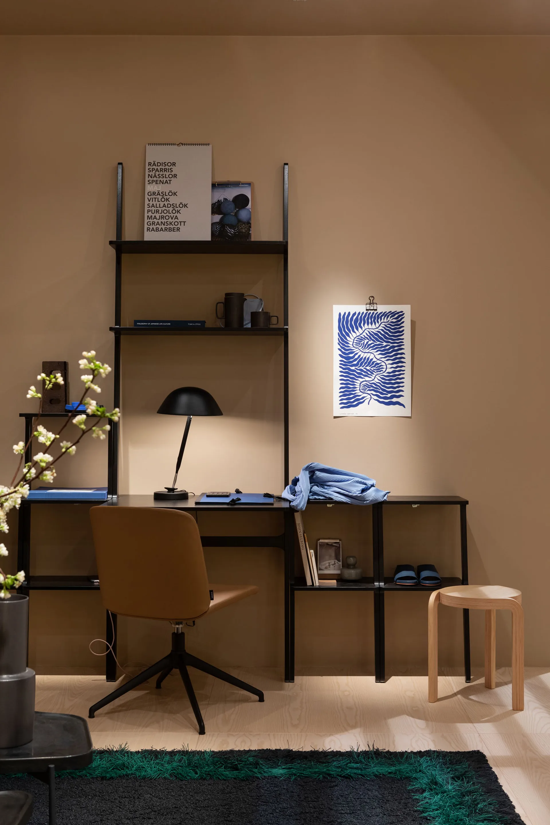 Bureau Libri, Frêne laqué nutmeg Swedese