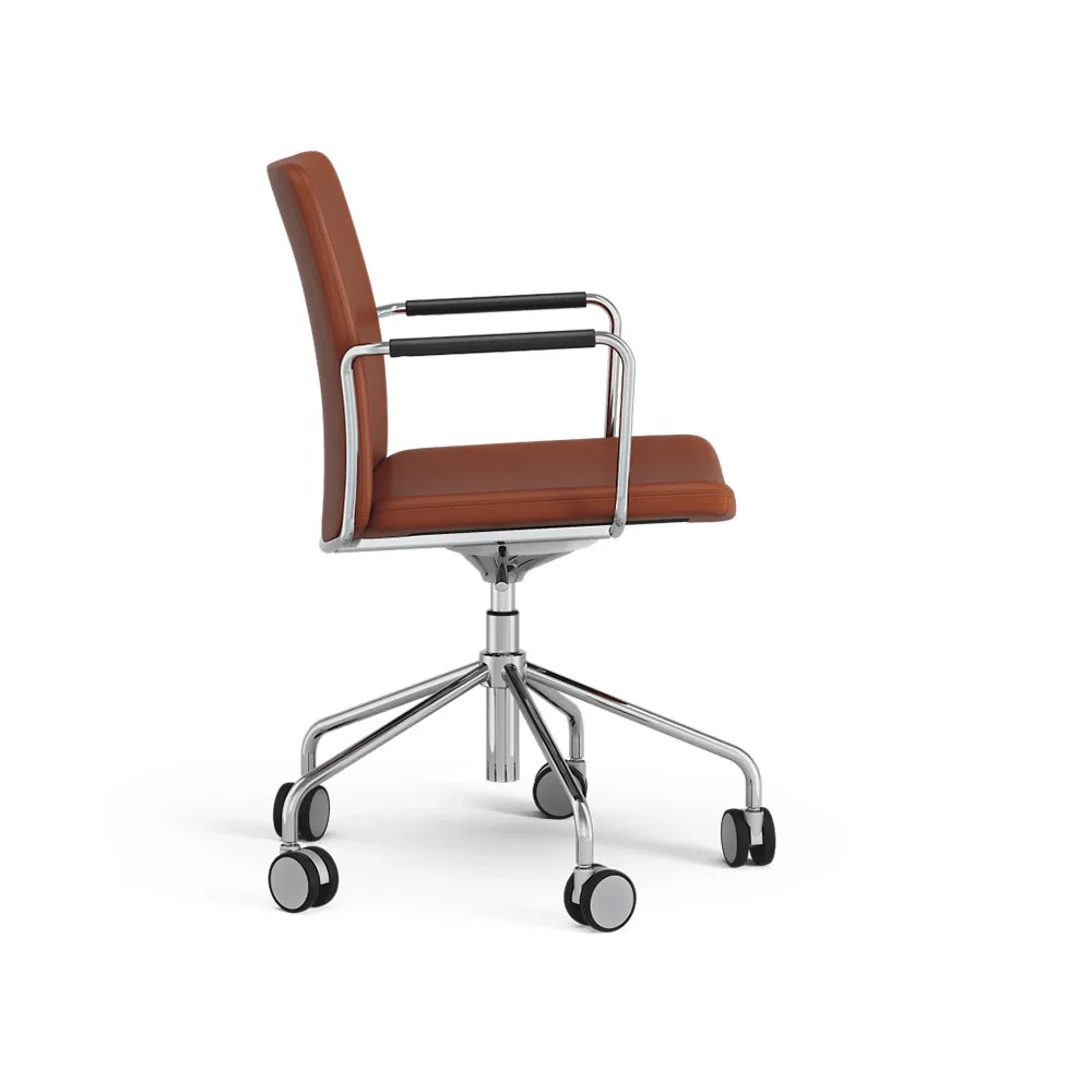 Chaise de bureau Stella réglable en hauteur, cuir elmosoft 33004 marron, chrome, aucune inclinaison au dos
 Swedese