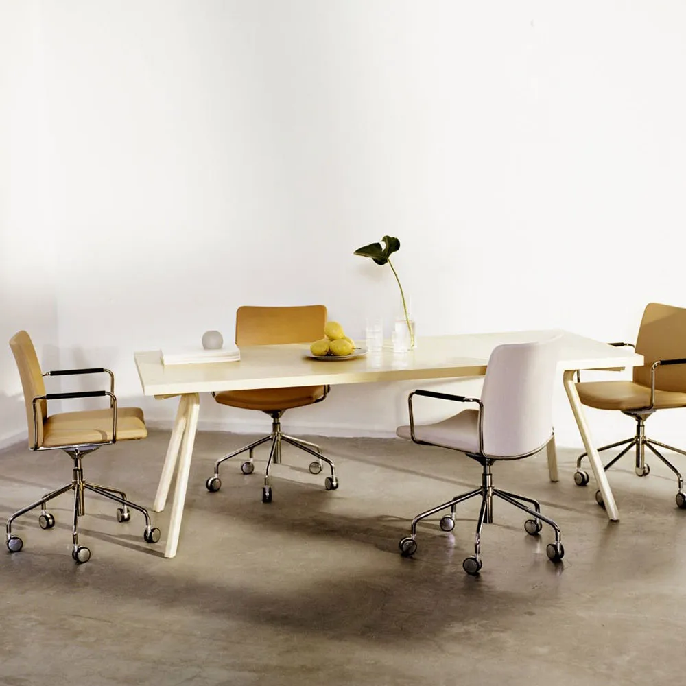 Chaise de bureau Stella réglable en hauteur, cuir elmosoft 33004 marron, chrome, aucune inclinaison au dos
 Swedese