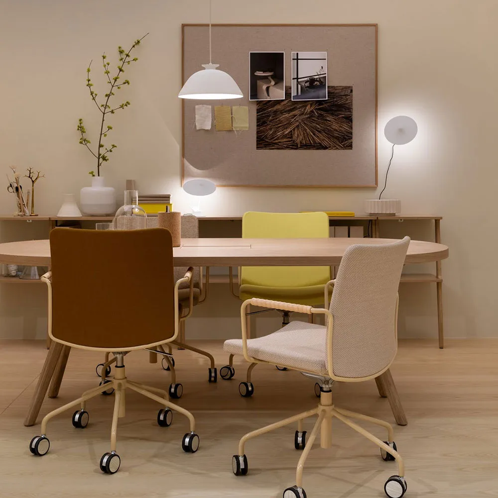Chaise de bureau Stella réglable en hauteur, cuir elmosoft 33004 marron, chrome, aucune inclinaison au dos
 Swedese