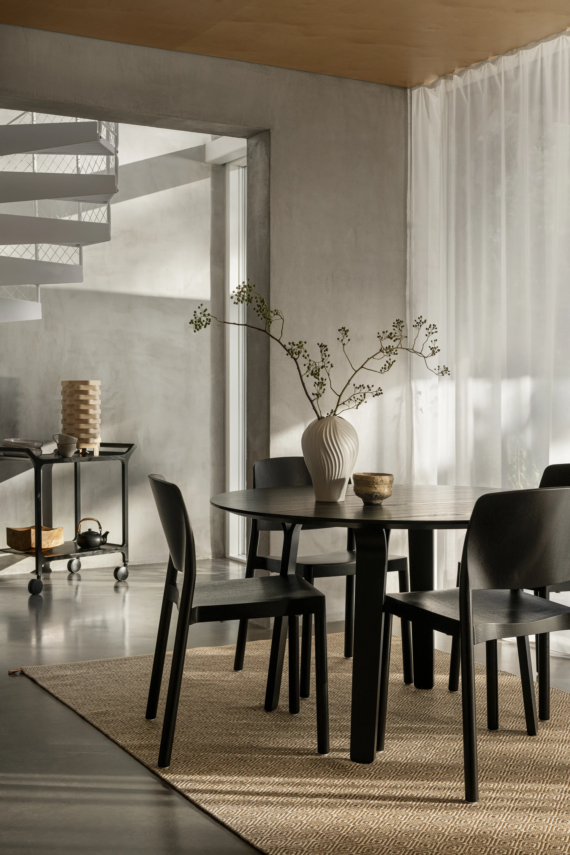 Chaise Grace, Frêne émaillé noir Swedese