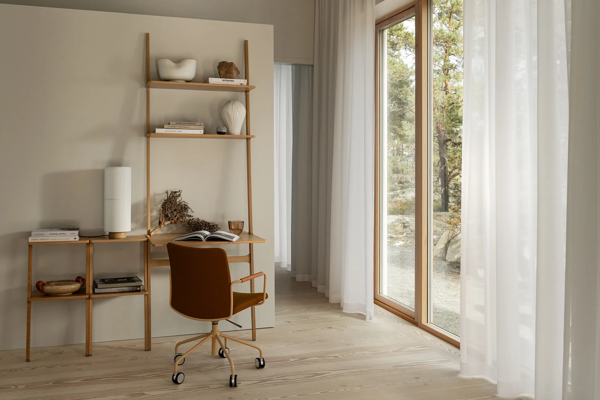 Étagère Libri 2 étagères, Frêne laqué nutmeg Swedese