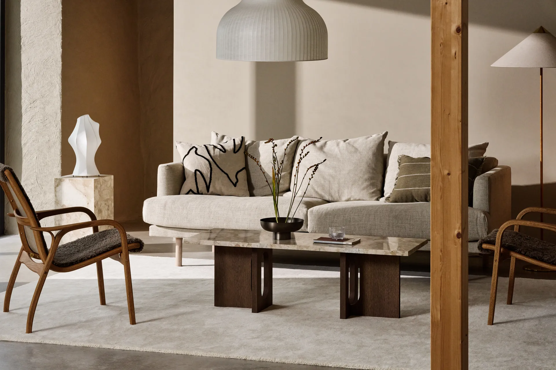Fauteuil en chêne huilé/peau de mouton Laminett, Sahara (brun nougat) Swedese
