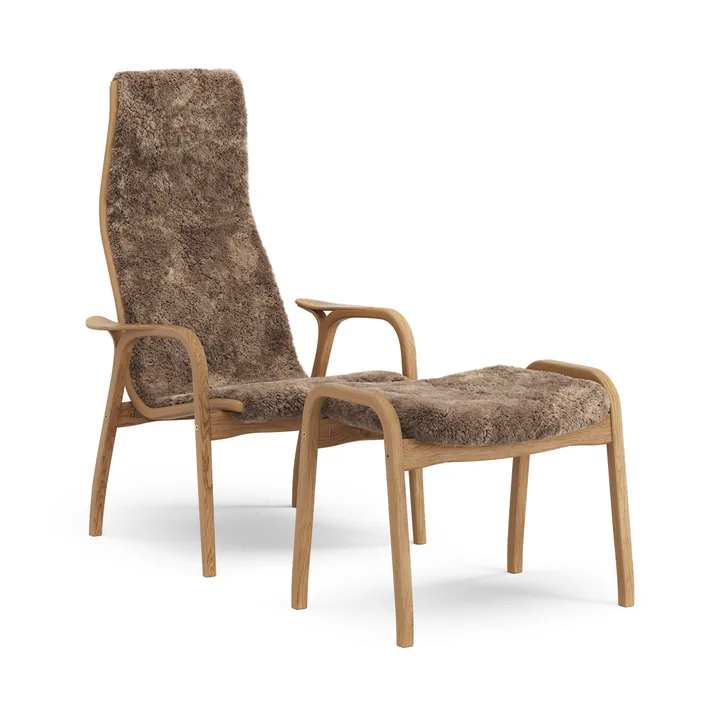 Fauteuil et repose-pieds en chêne huilé/peau de mouton Lamino - Sahara (brun nougat) - Swedese