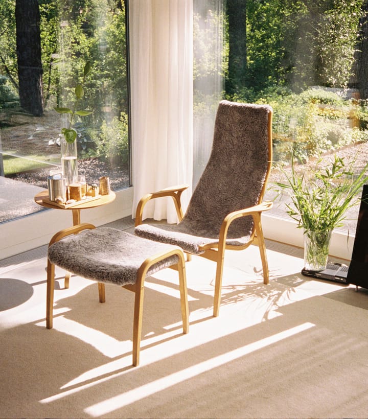Fauteuil et repose-pieds Lamino chêne huilé/peau de mouton, Moonlight (beige) Swedese
