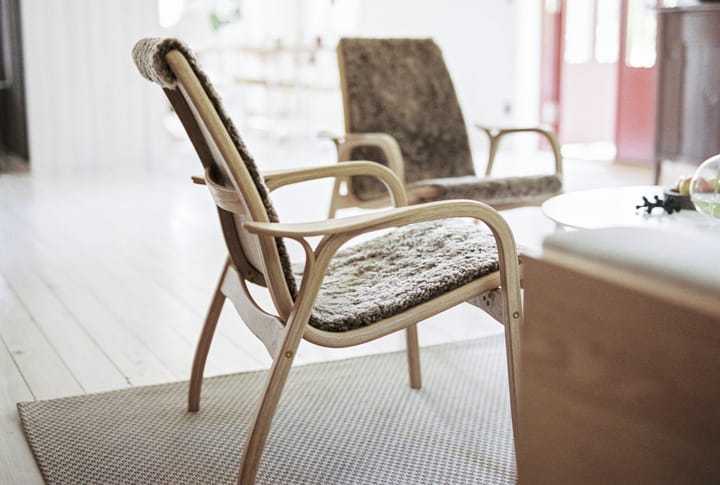 Fauteuil Laminett chêne pigmenté blanc/peau de mouton, Scandinavian Grey (gris) Swedese