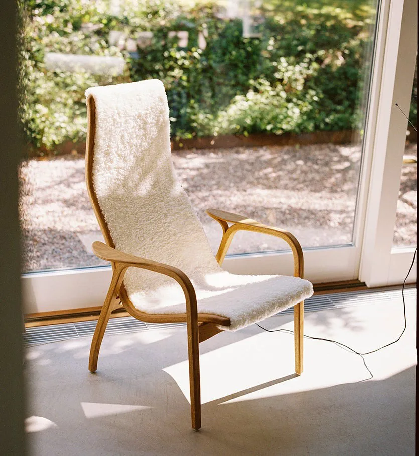 Fauteuil Lamino hêtre laqué/peau de mouton, Moonlight (beige) Swedese