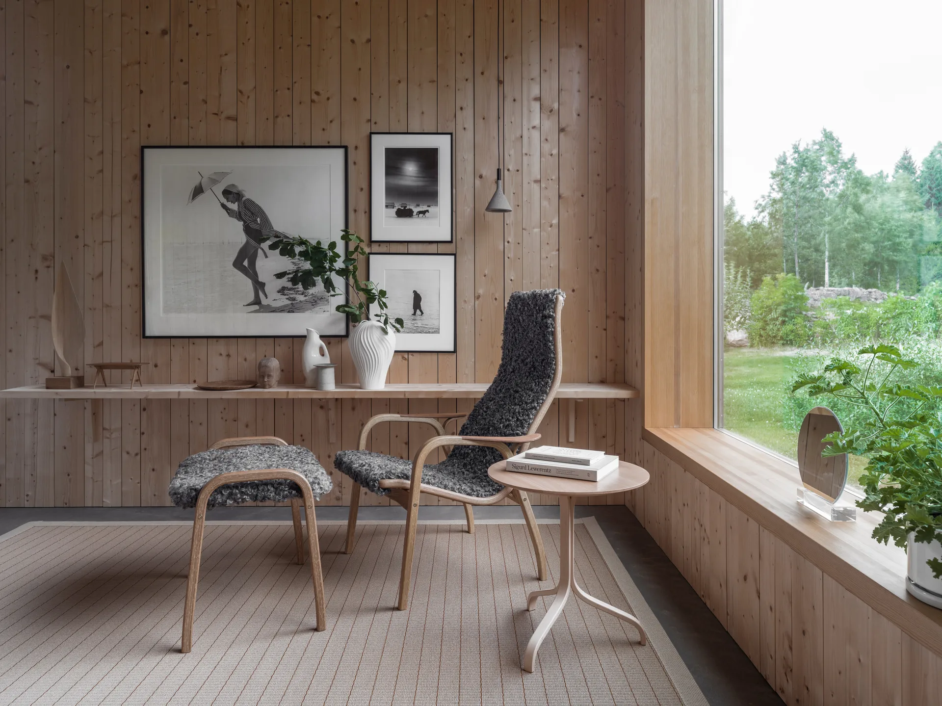 Fauteuil Lamino hêtre laqué/peau de mouton, Moonlight (beige) Swedese