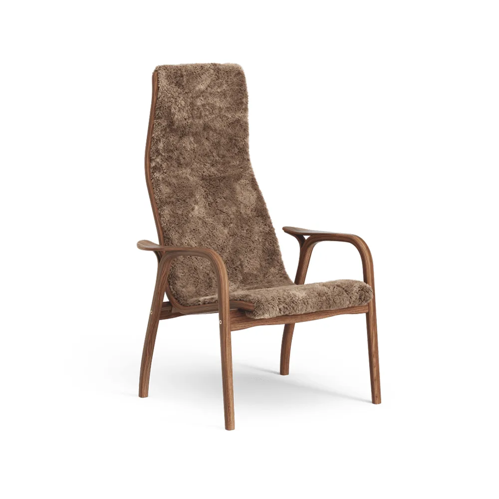 Fauteuil Lamino, peau de mouton sahara, noyer laqué Swedese