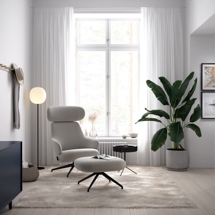 Fauteuil Pillo, tissu hallingdal 65 200 offwhite, chrome, pied pivotant à 4 branches Swedese